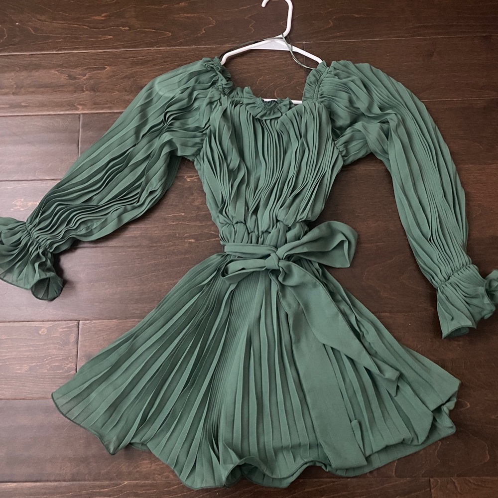 VICI Long Sleeve pleated dress